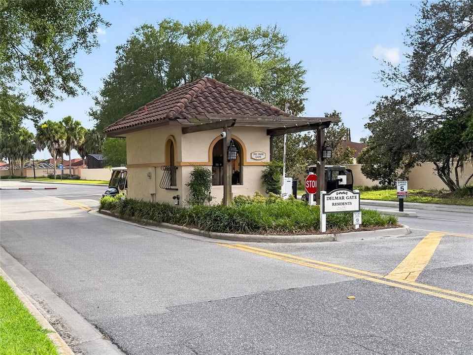 For Rent: $2,200 (2 beds, 2 baths, 1040 Square Feet)