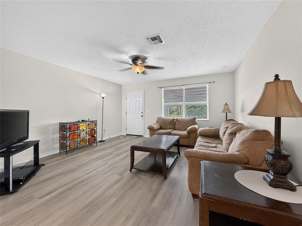 For Rent: $2,200 (2 beds, 2 baths, 1040 Square Feet)