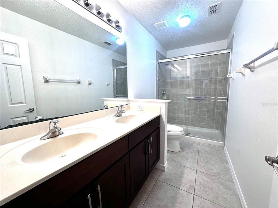 En Renta: $2,399 (3 camas, 2 baños, 1828 Pies cuadrados)