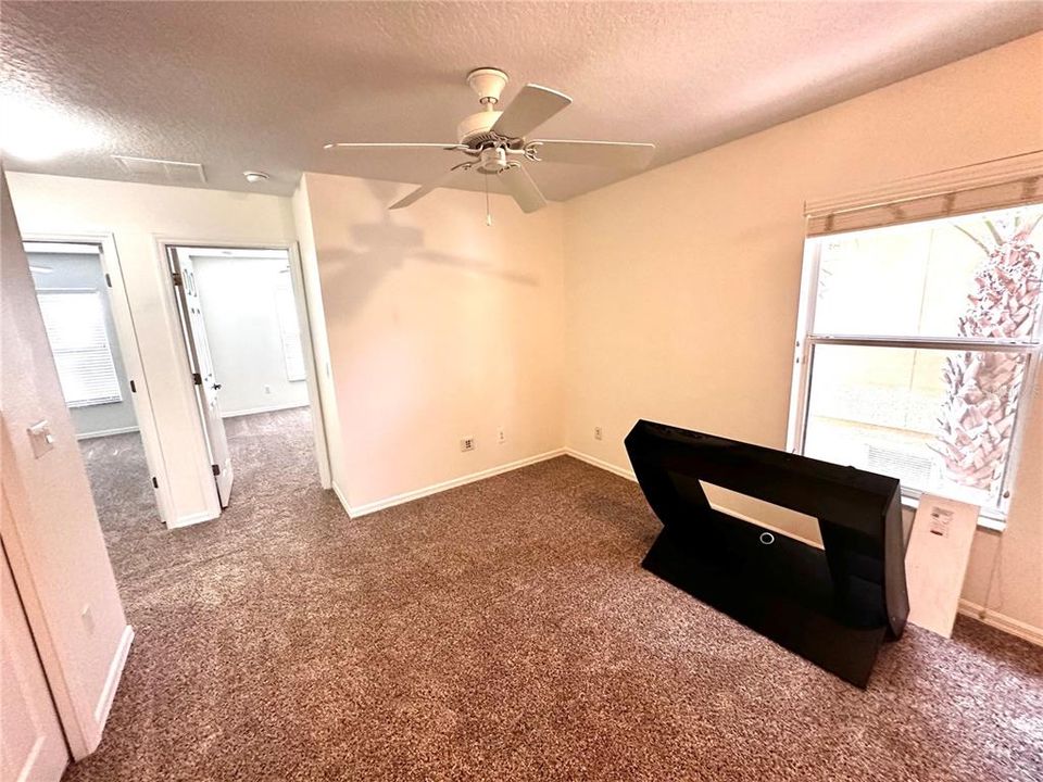 En Renta: $2,399 (3 camas, 2 baños, 1828 Pies cuadrados)
