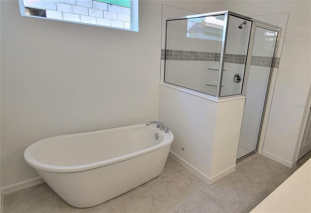 For Rent: $3,400 (4 beds, 2 baths, 2802 Square Feet)