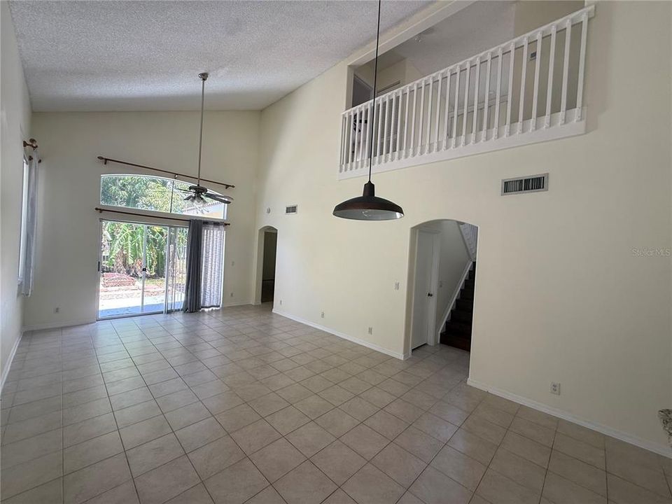 For Rent: $3,300 (3 beds, 2 baths, 1944 Square Feet)