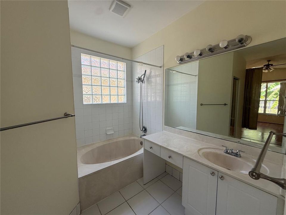 For Rent: $3,300 (3 beds, 2 baths, 1944 Square Feet)