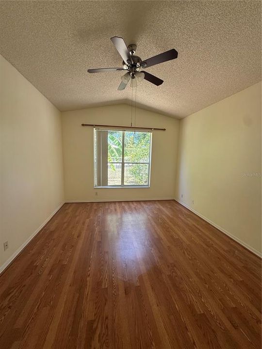 For Rent: $3,300 (3 beds, 2 baths, 1944 Square Feet)