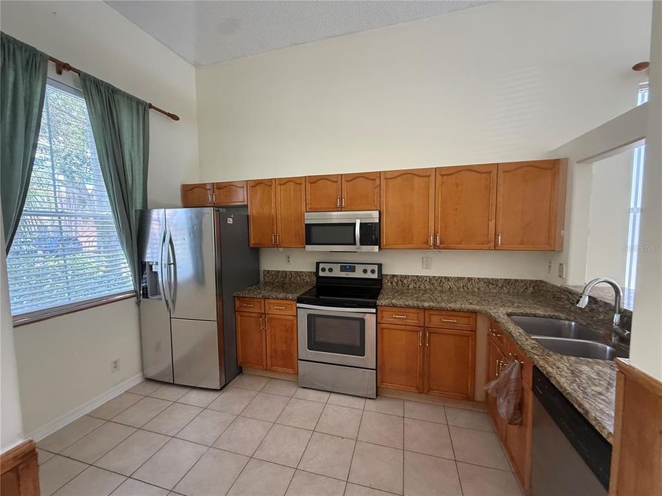 For Rent: $3,300 (3 beds, 2 baths, 1944 Square Feet)