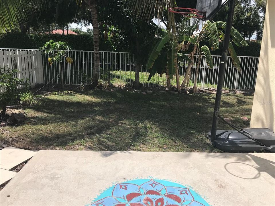 For Rent: $3,300 (3 beds, 2 baths, 1944 Square Feet)