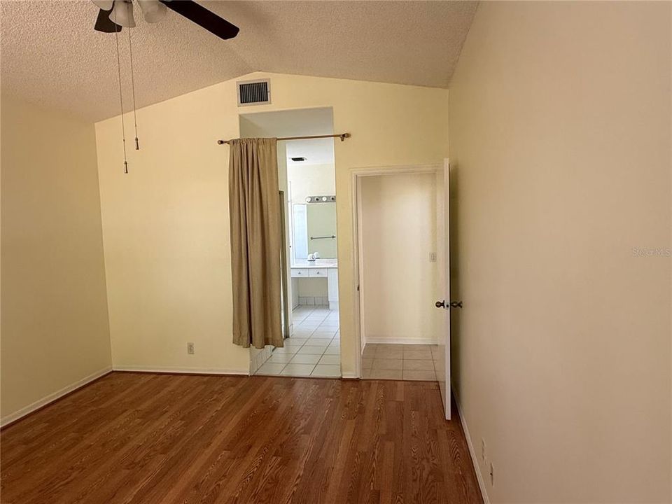 For Rent: $3,300 (3 beds, 2 baths, 1944 Square Feet)