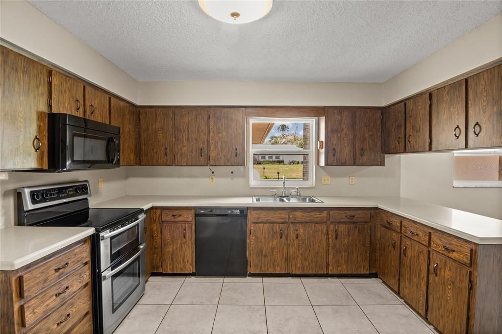 En Venta: $435,000 (4 camas, 2 baños, 2228 Pies cuadrados)