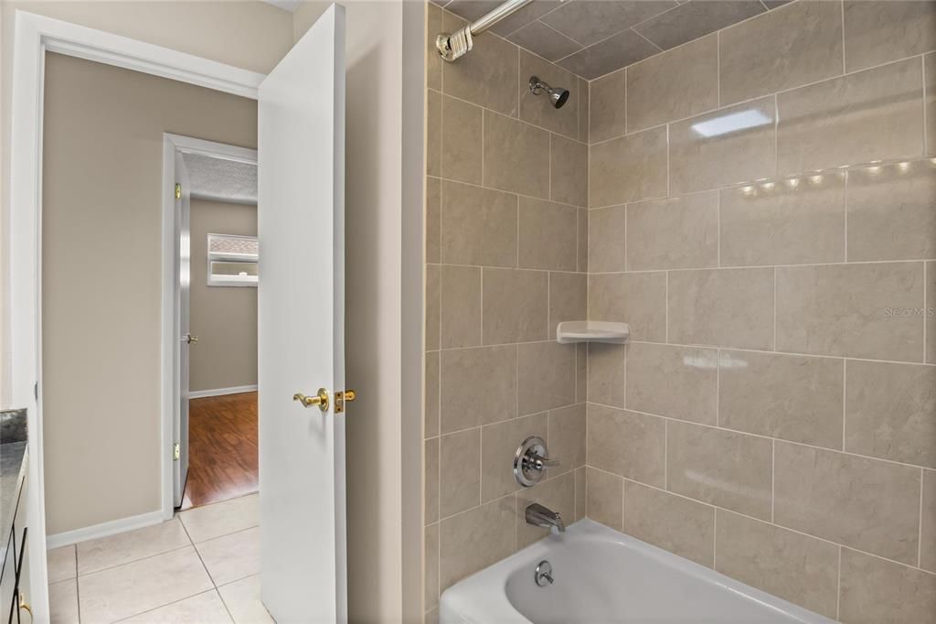 En Venta: $435,000 (4 camas, 2 baños, 2228 Pies cuadrados)
