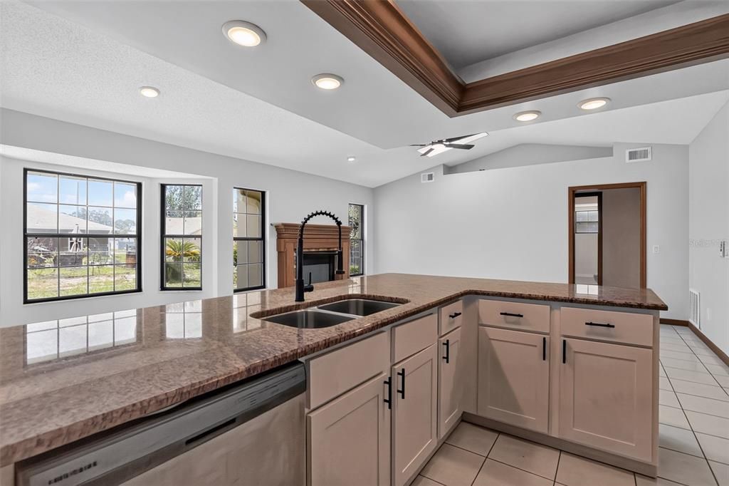 En Venta: $299,900 (3 camas, 2 baños, 1654 Pies cuadrados)
