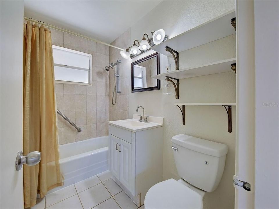 На продажу: $169,900 (3 спален, 1 ванн, 1090 Квадратных фут)
