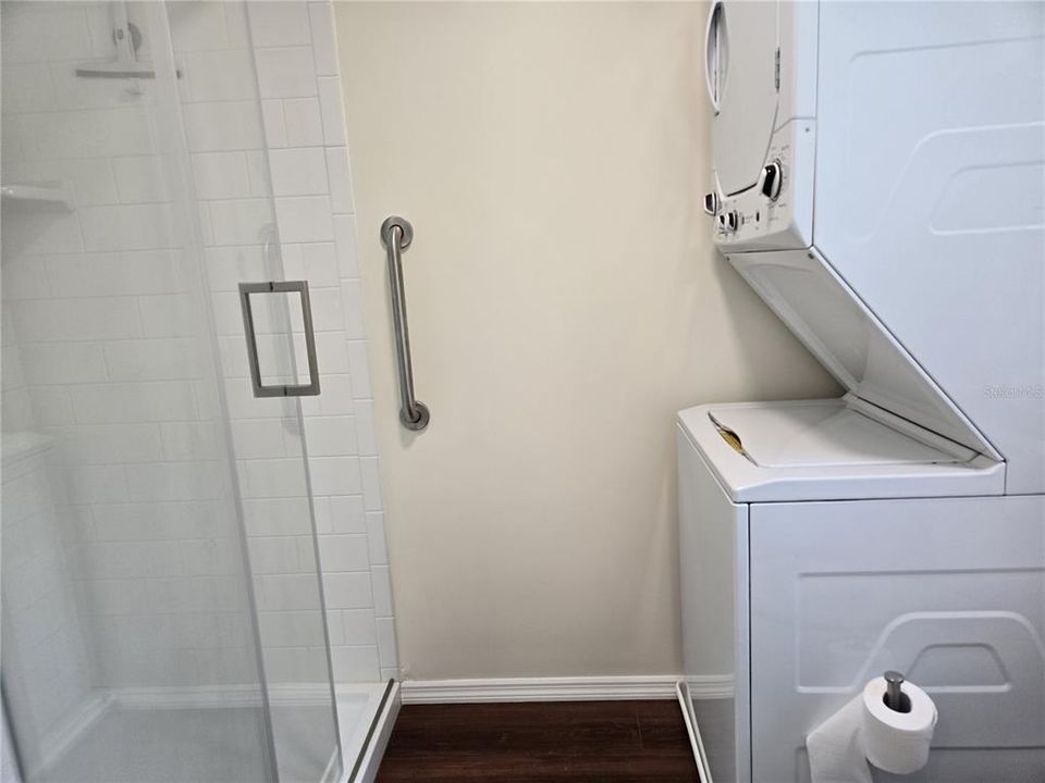 На продажу: $159,900 (2 спален, 2 ванн, 1100 Квадратных фут)