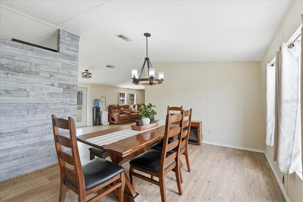 En Venta: $549,900 (3 camas, 2 baños, 1248 Pies cuadrados)