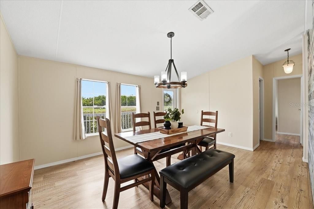 En Venta: $549,900 (3 camas, 2 baños, 1248 Pies cuadrados)