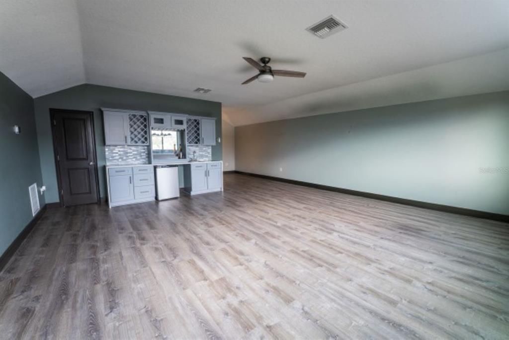 For Rent: $4,495 (5 beds, 5 baths, 3802 Square Feet)