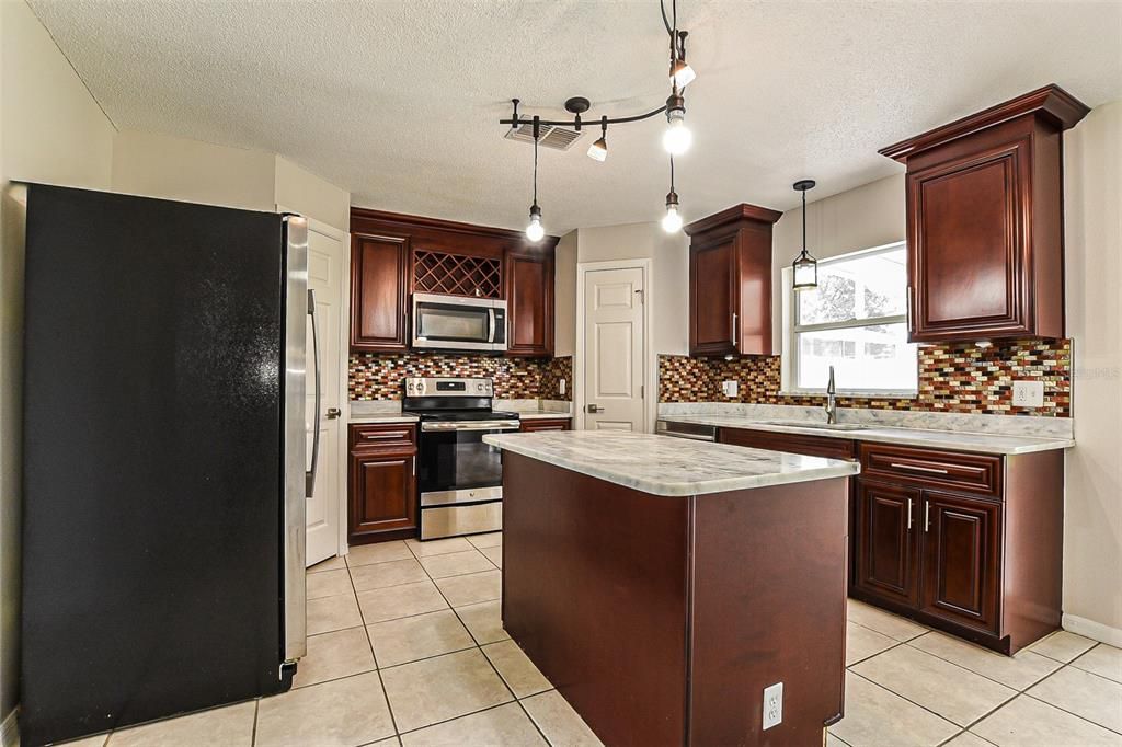 For Sale: $434,900 (4 beds, 2 baths, 2156 Square Feet)