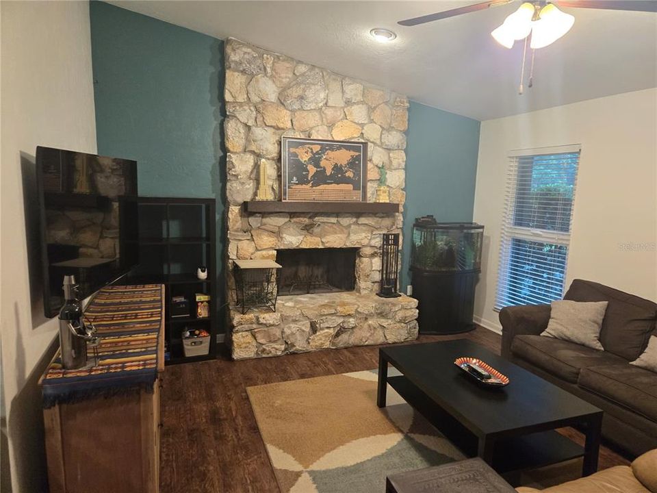 For Rent: $2,295 (3 beds, 2 baths, 1215 Square Feet)