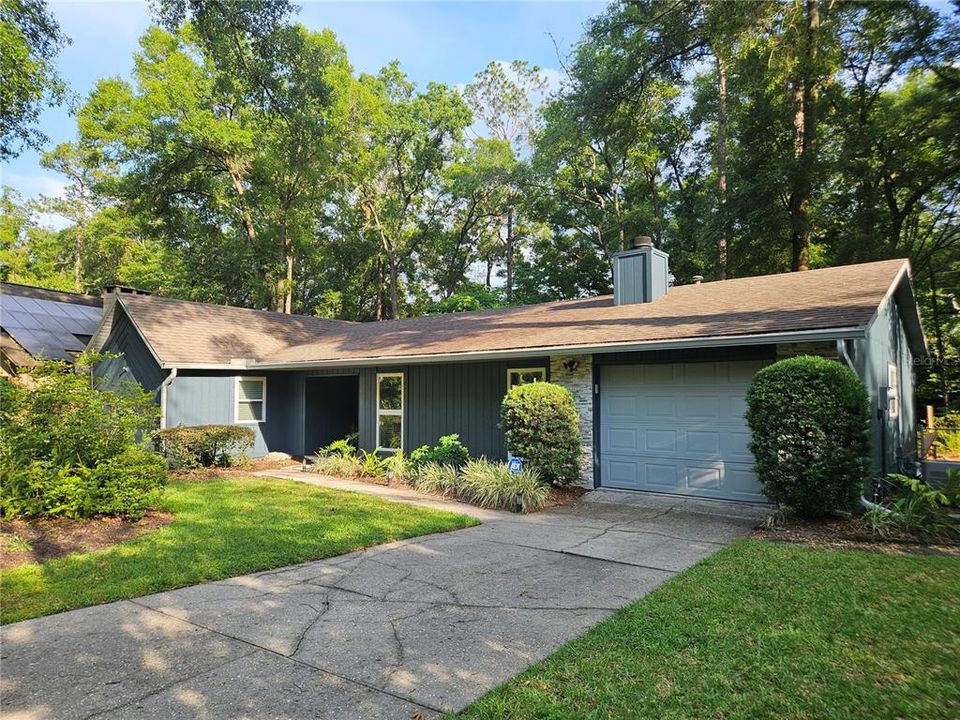 For Rent: $2,295 (3 beds, 2 baths, 1215 Square Feet)