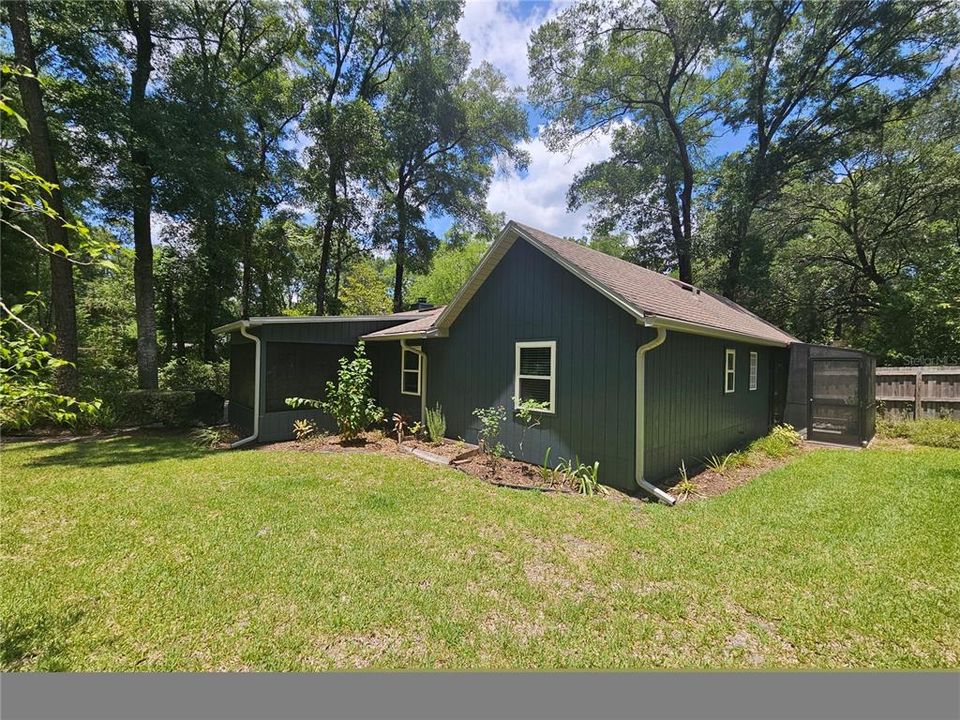 For Rent: $2,295 (3 beds, 2 baths, 1215 Square Feet)