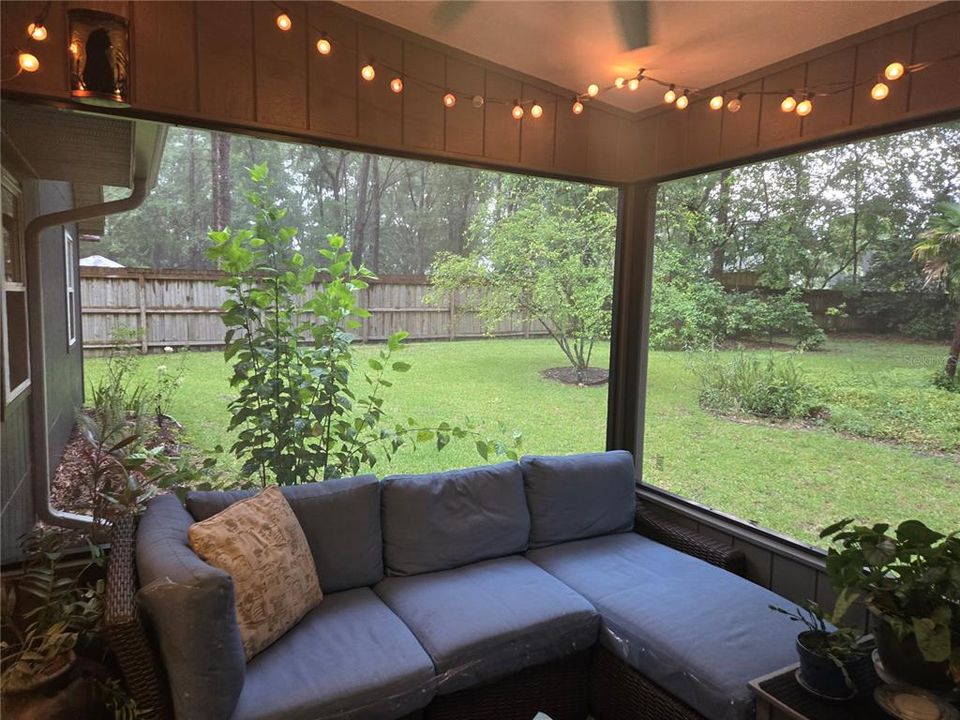 For Rent: $2,295 (3 beds, 2 baths, 1215 Square Feet)