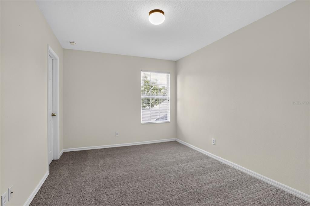 Activo con contrato: $329,900 (4 camas, 2 baños, 2378 Pies cuadrados)