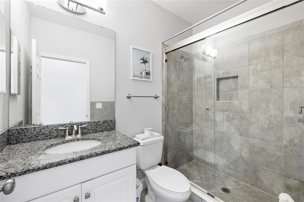 Activo con contrato: $5,750 (4 camas, 3 baños, 3493 Pies cuadrados)