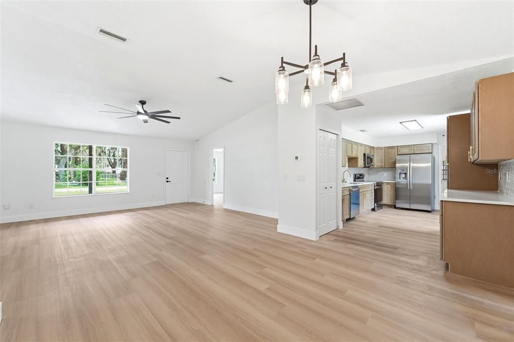 En Venta: $325,000 (3 camas, 2 baños, 1630 Pies cuadrados)