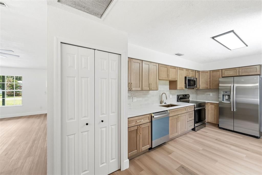 En Venta: $325,000 (3 camas, 2 baños, 1630 Pies cuadrados)
