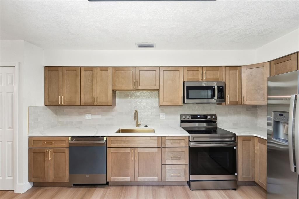 En Venta: $325,000 (3 camas, 2 baños, 1630 Pies cuadrados)
