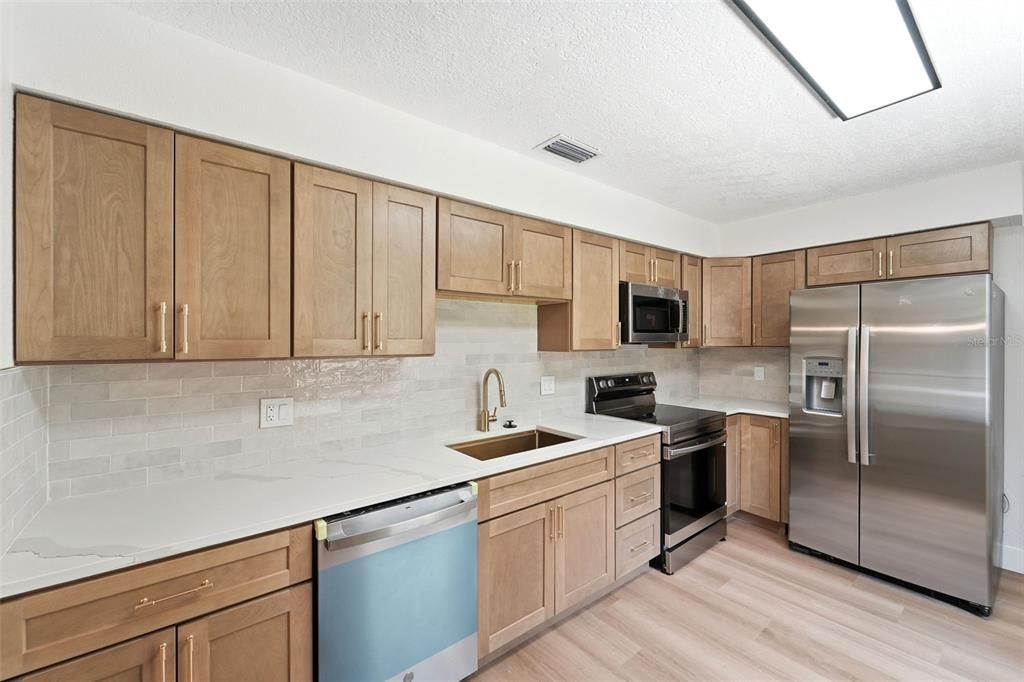 En Venta: $325,000 (3 camas, 2 baños, 1630 Pies cuadrados)