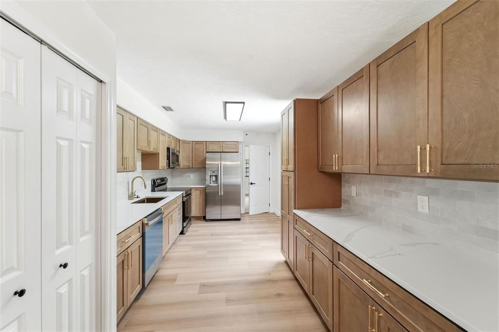 En Venta: $325,000 (3 camas, 2 baños, 1630 Pies cuadrados)
