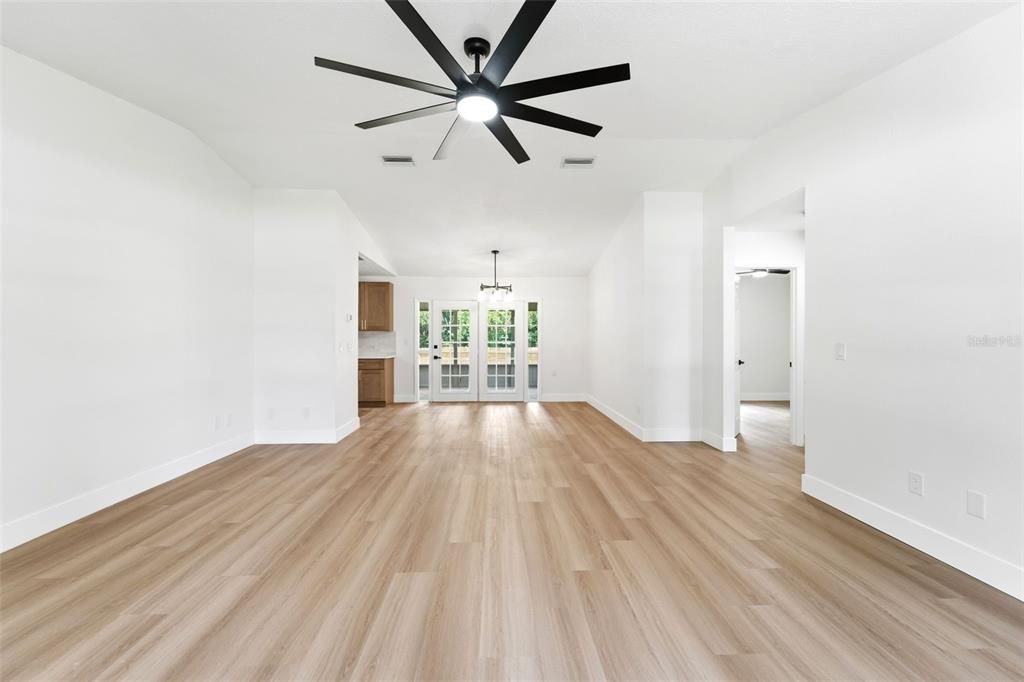 En Venta: $325,000 (3 camas, 2 baños, 1630 Pies cuadrados)