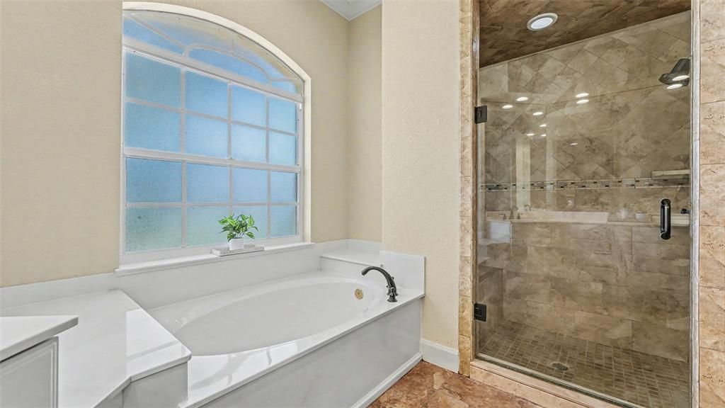 En Venta: $585,000 (4 camas, 3 baños, 2916 Pies cuadrados)