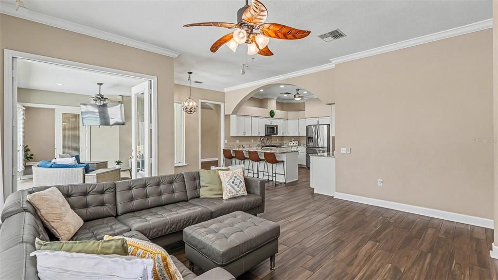 En Venta: $585,000 (4 camas, 3 baños, 2916 Pies cuadrados)