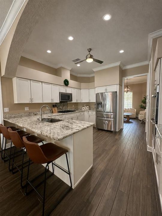 En Venta: $585,000 (4 camas, 3 baños, 2916 Pies cuadrados)