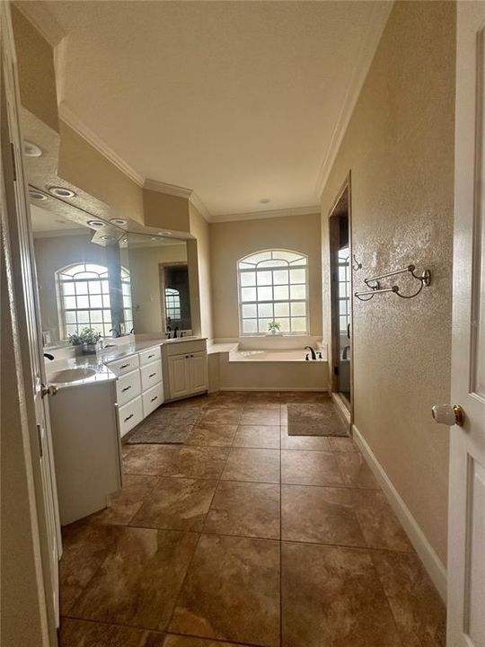 En Venta: $585,000 (4 camas, 3 baños, 2916 Pies cuadrados)