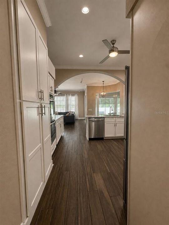 En Venta: $585,000 (4 camas, 3 baños, 2916 Pies cuadrados)