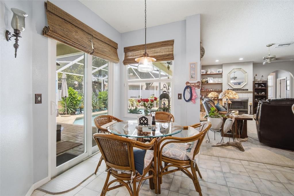 En Venta: $515,500 (4 camas, 3 baños, 2182 Pies cuadrados)