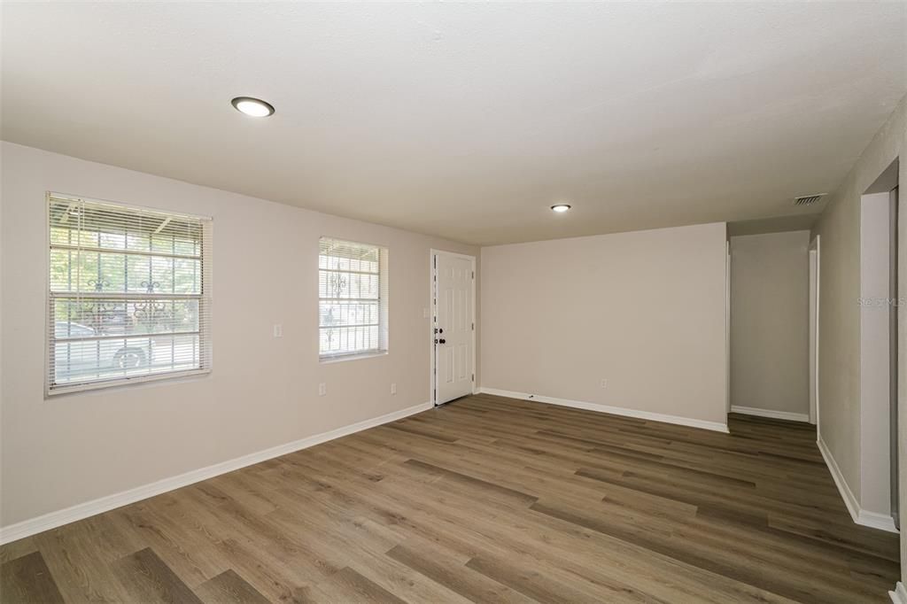 Activo con contrato: $269,900 (3 camas, 2 baños, 1248 Pies cuadrados)