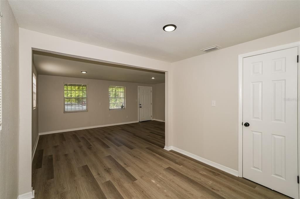 Activo con contrato: $269,900 (3 camas, 2 baños, 1248 Pies cuadrados)