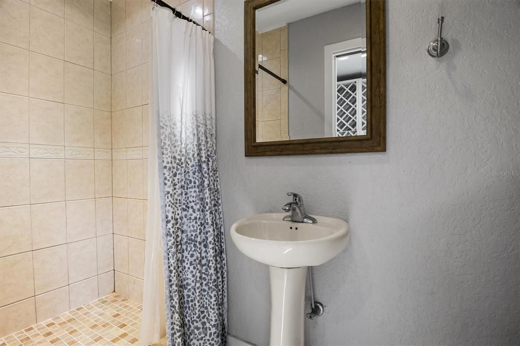 Activo con contrato: $245,000 (3 camas, 2 baños, 1193 Pies cuadrados)