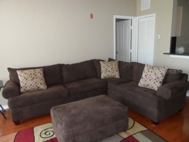 For Rent: $1,400 (1 beds, 1 baths, 636 Square Feet)