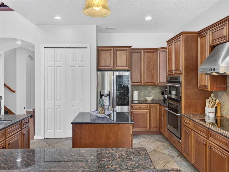 En Venta: $735,000 (4 camas, 3 baños, 3571 Pies cuadrados)