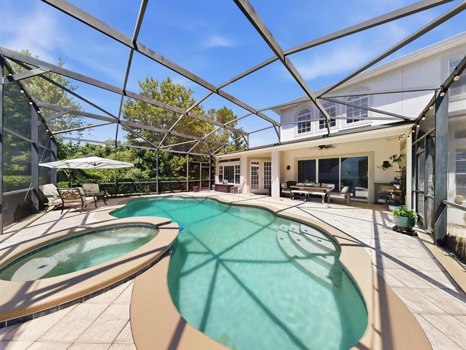 En Venta: $735,000 (4 camas, 3 baños, 3571 Pies cuadrados)