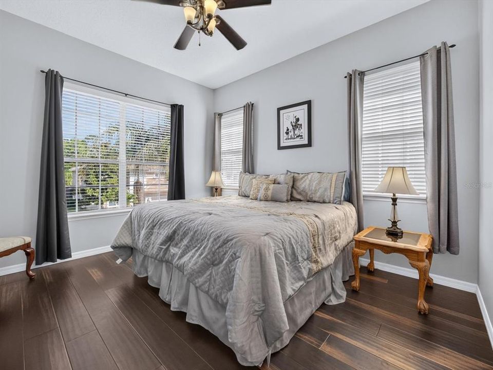 En Venta: $735,000 (4 camas, 3 baños, 3571 Pies cuadrados)