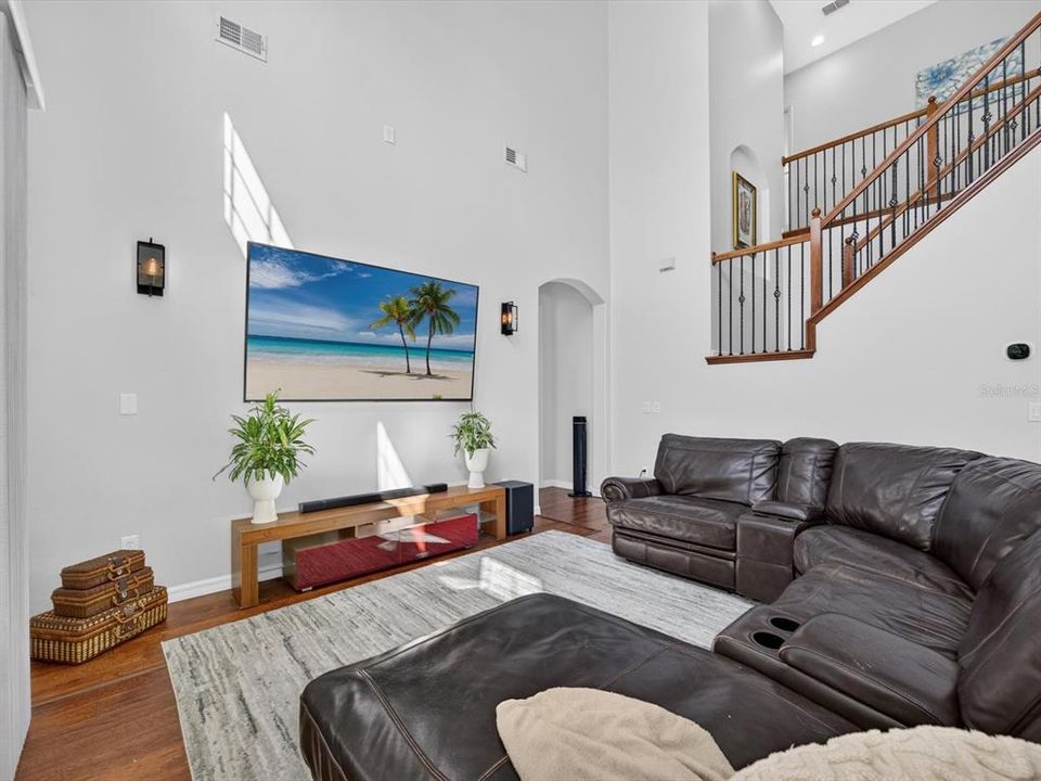 En Venta: $735,000 (4 camas, 3 baños, 3571 Pies cuadrados)