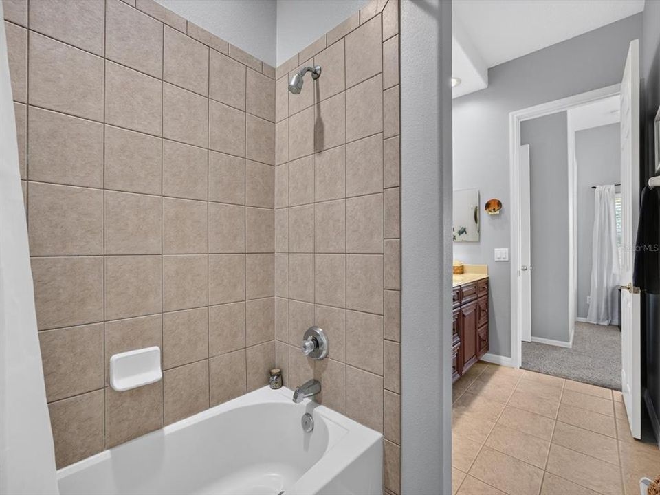 En Venta: $735,000 (4 camas, 3 baños, 3571 Pies cuadrados)