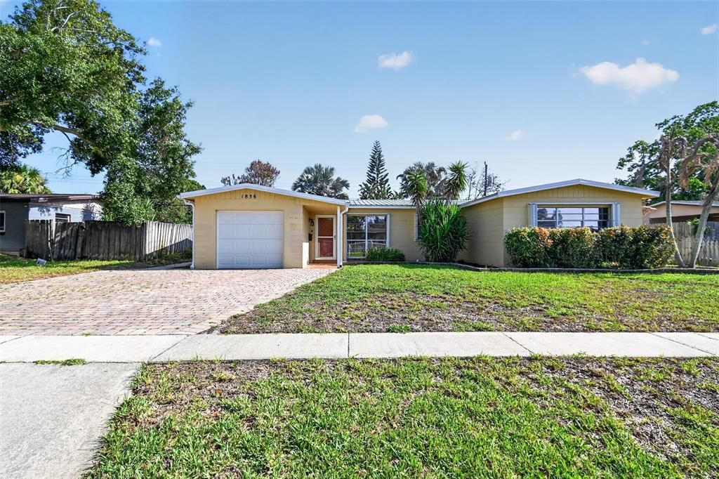 На продажу: $269,900 (3 спален, 2 ванн, 1136 Квадратных фут)