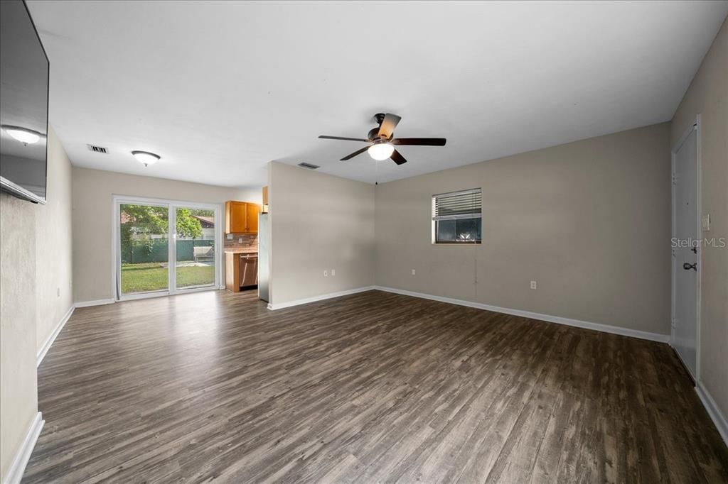 For Sale: $204,900 (3 beds, 1 baths, 1000 Square Feet)
