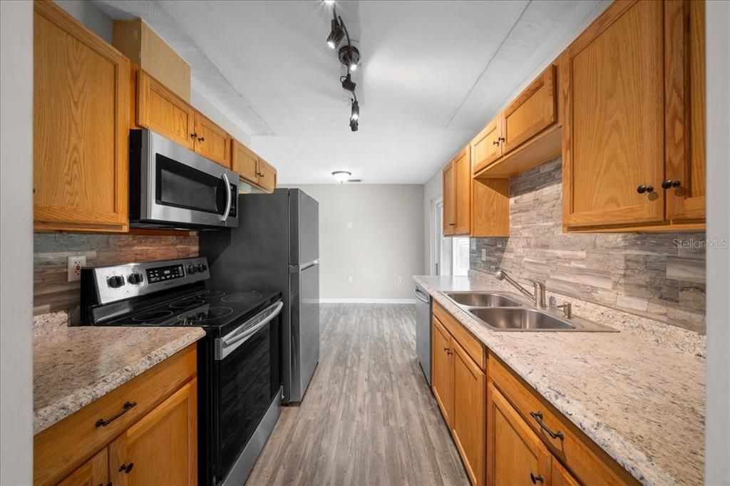 For Sale: $204,900 (3 beds, 1 baths, 1000 Square Feet)
